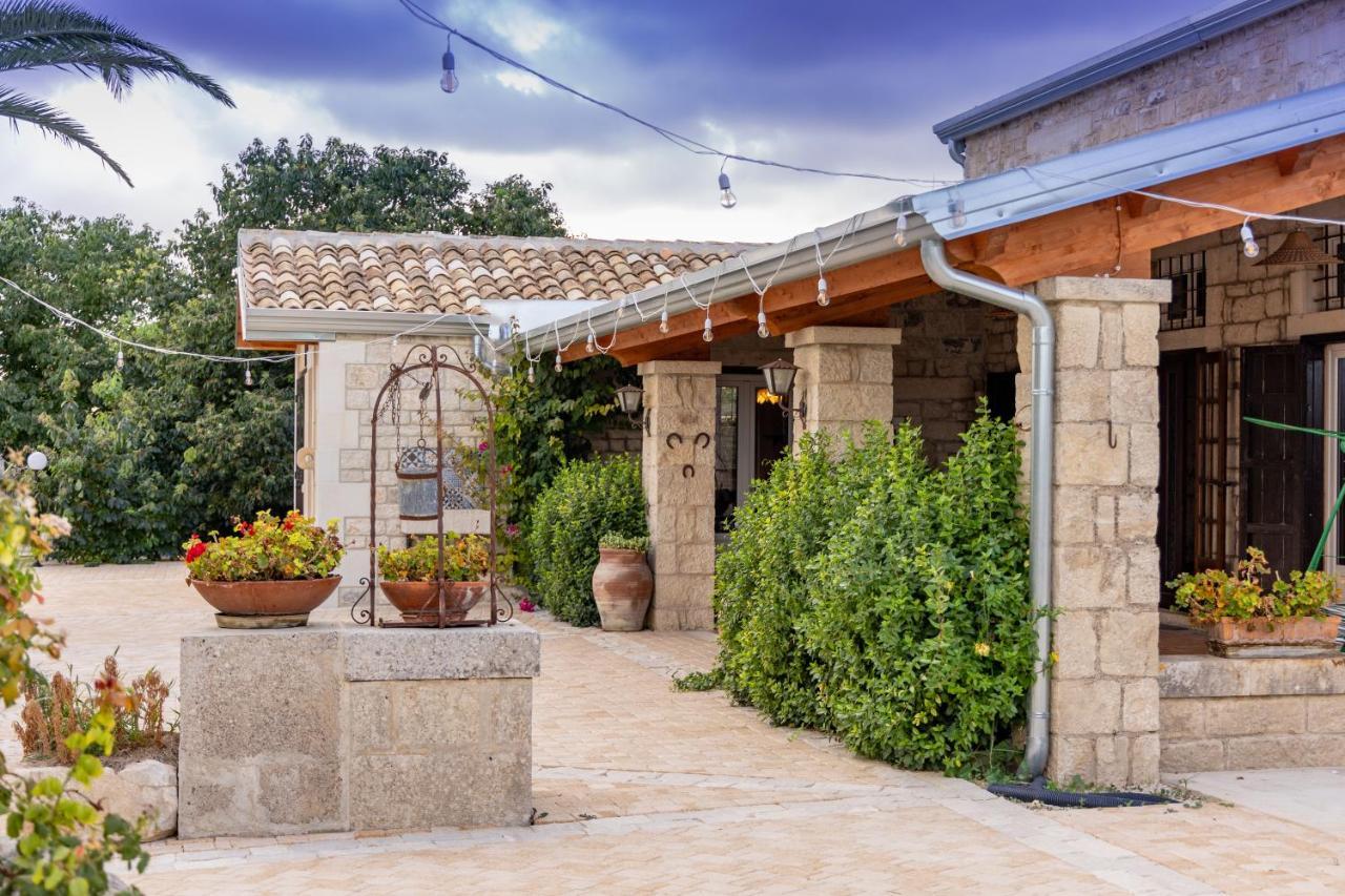 Gasthaus Casale Della Contea Modica Exterior foto