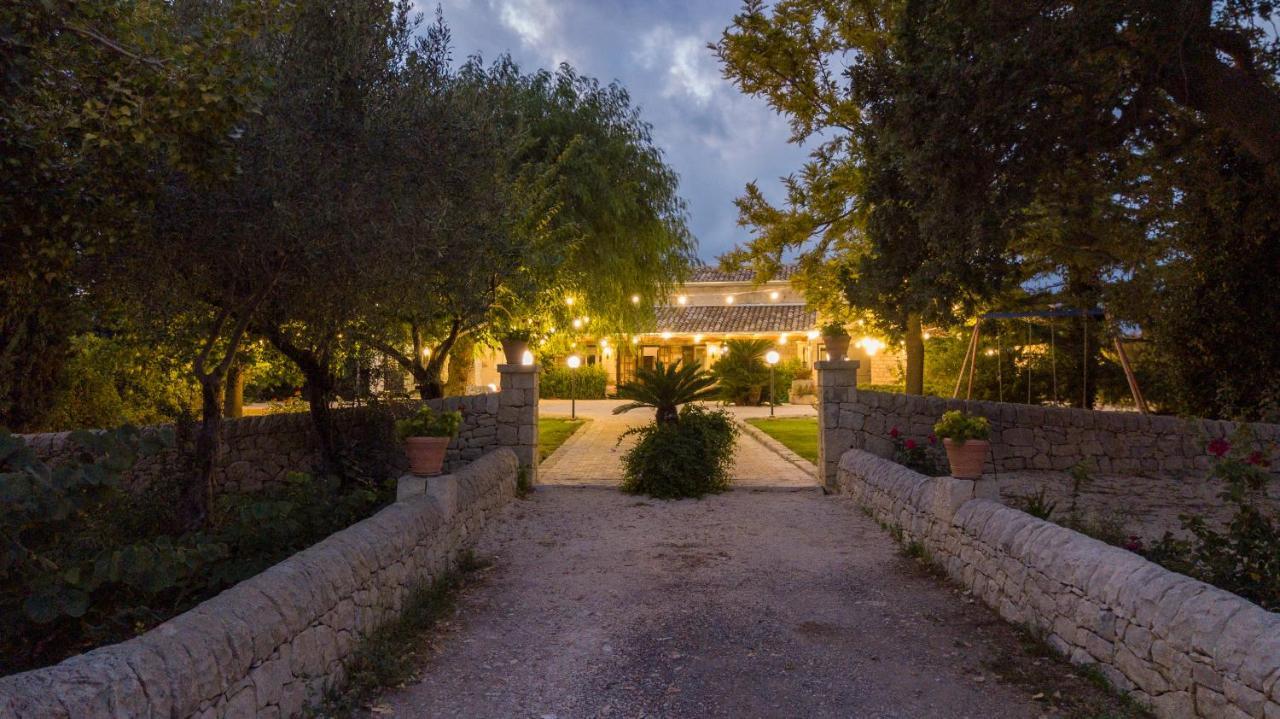 Gasthaus Casale Della Contea Modica Exterior foto