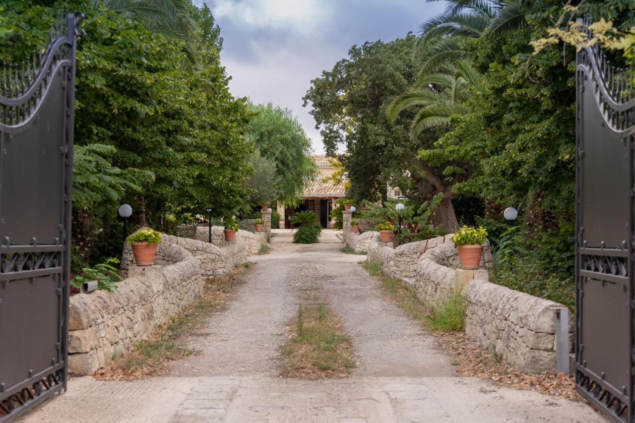 Gasthaus Casale Della Contea Modica Exterior foto